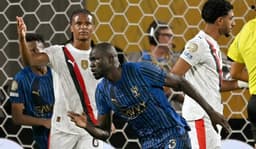 Al Hilal 以 4 3 的戲劇性比分淘汰曼城，證明了沙烏地阿拉伯聯賽的質量